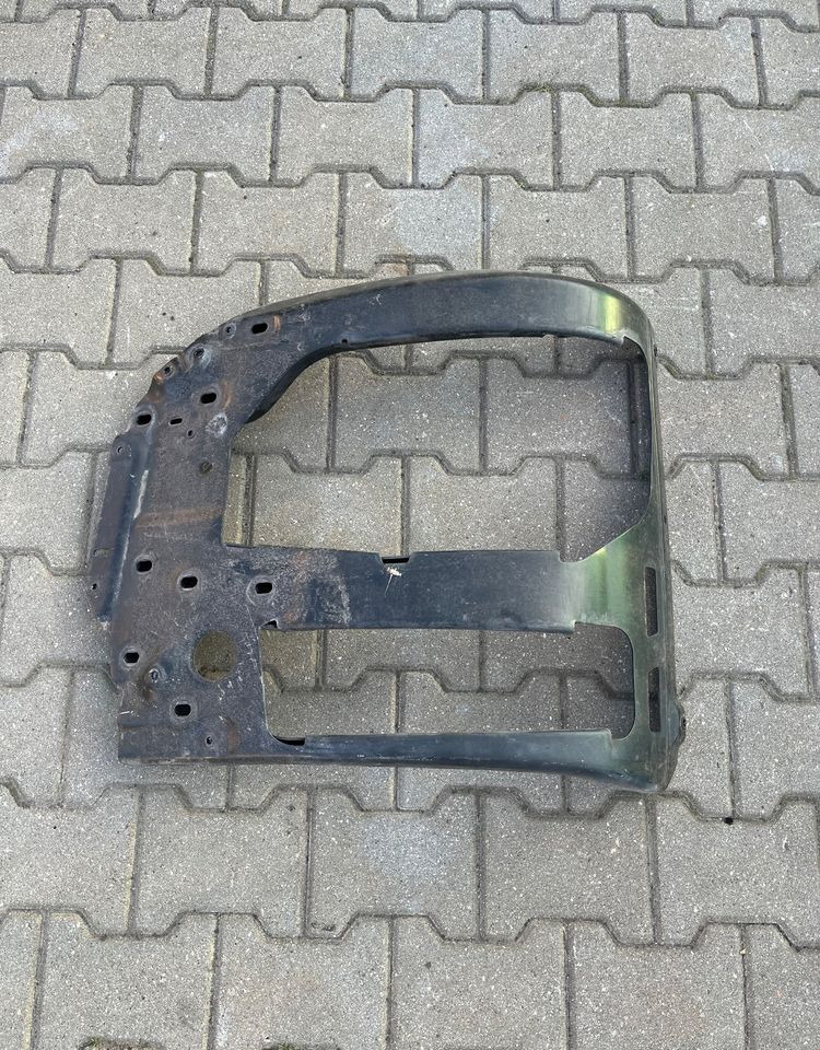 Mocowanie lampy MAN TGS TG3 euro 6 ramka okular - Carrocería y exterior para Camión: foto 1 Mocowanie lampy MAN TGS TG3 euro 6 ramka okular - Carrocería y exterior para Camión: foto 1