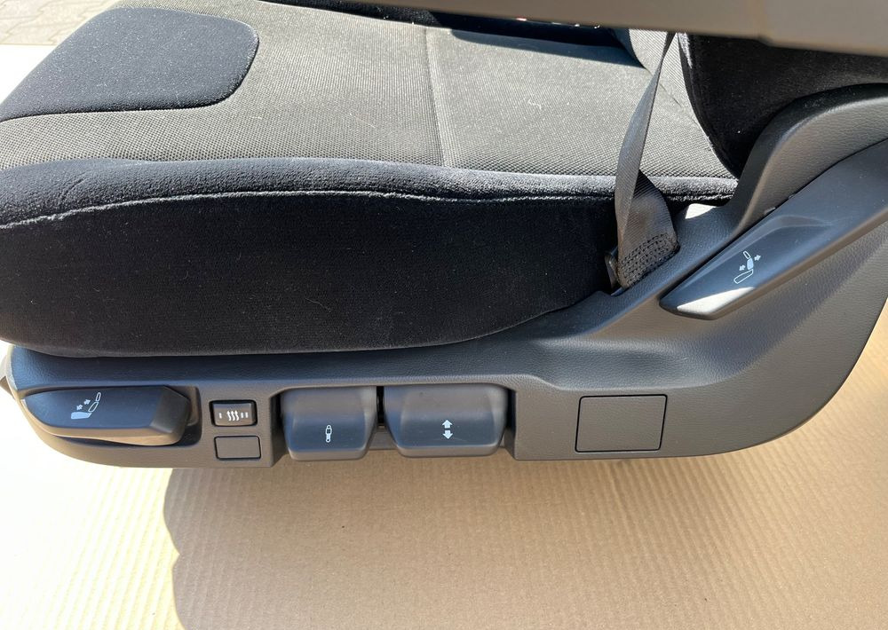 NOWY Fotel kierowcy MAN TG3 TGX nowy model siedzenie lewe - Asiento para Camión: foto 4 NOWY Fotel kierowcy MAN TG3 TGX nowy model siedzenie lewe - Asiento para Camión: foto 4