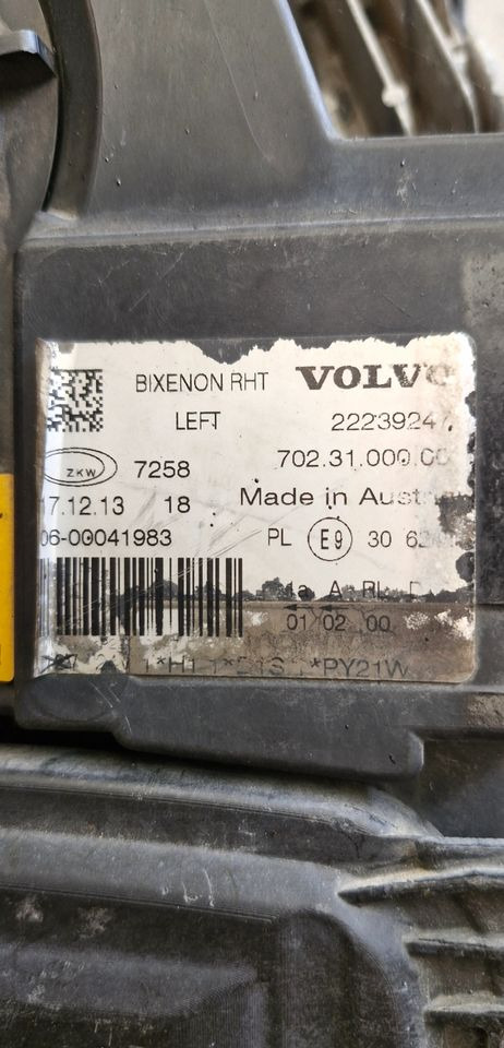 VOLVO FH 4 LAMPA PRZEDNIA XENON LEWA 22239247 - Faro delantero para Camión: foto 2 VOLVO FH 4 LAMPA PRZEDNIA XENON LEWA 22239247 - Faro delantero para Camión: foto 2