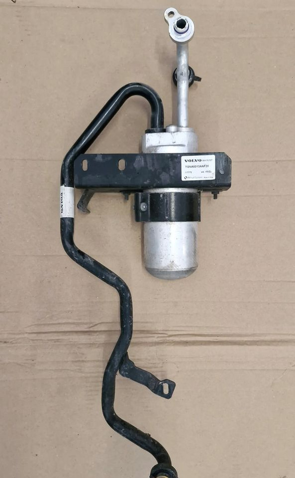 VOLVO FH4 FH5 SKRAPLACZ KLIMATYZACJI - Condensador para Camión: foto 1 VOLVO FH4 FH5 SKRAPLACZ KLIMATYZACJI - Condensador para Camión: foto 1