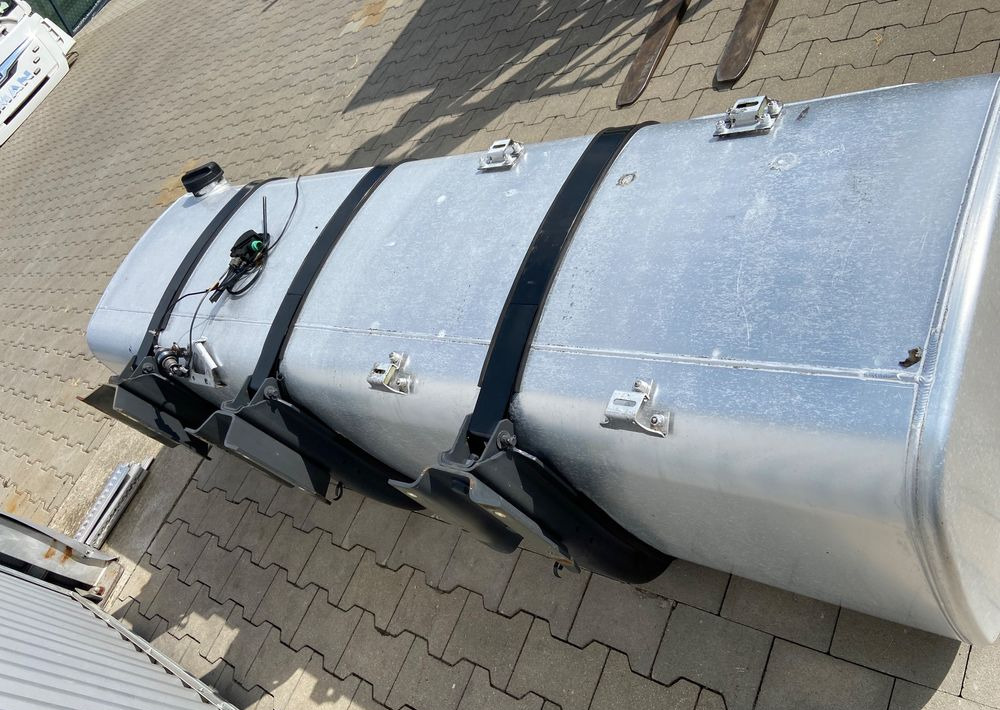 Zbiornik paliwa DAF XF CF 845 litrów bak kompletny - Depósito de combustible para Camión: foto 4 Zbiornik paliwa DAF XF CF 845 litrów bak kompletny - Depósito de combustible para Camión: foto 4