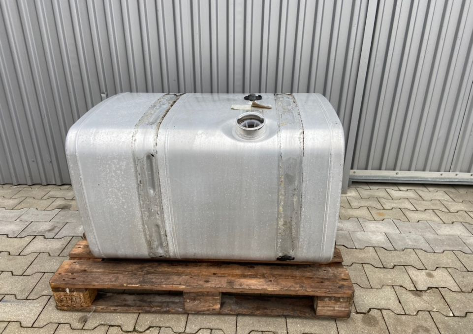 Zbiornik paliwa MAN TGX TGS 375 litrów bak - Depósito de combustible para Camión: foto 1 Zbiornik paliwa MAN TGX TGS 375 litrów bak - Depósito de combustible para Camión: foto 1