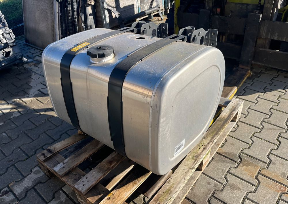 Zbiornik paliwa Volvo FH FM Renault 255 L low deck megi bak - Procesamiento de combustible para Camión: foto 1 Zbiornik paliwa Volvo FH FM Renault 255 L low deck megi bak - Procesamiento de combustible para Camión: foto 1