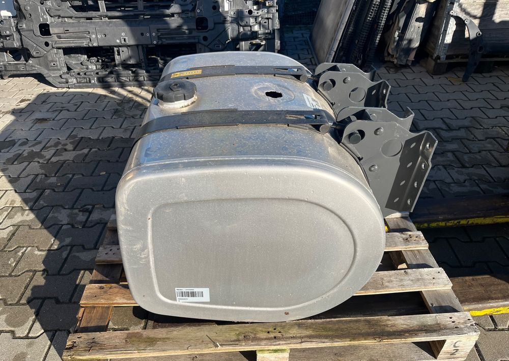 Zbiornik paliwa Volvo FH FM Renault 255 L low deck megi bak - Procesamiento de combustible para Camión: foto 2 Zbiornik paliwa Volvo FH FM Renault 255 L low deck megi bak - Procesamiento de combustible para Camión: foto 2