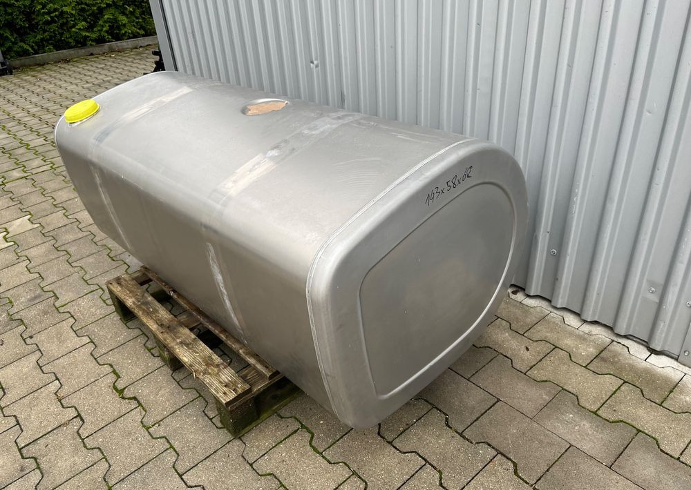 Zbiornik paliwa Volvo FH FM Renault 445 litrów bak low deck - Procesamiento de combustible para Camión: foto 2 Zbiornik paliwa Volvo FH FM Renault 445 litrów bak low deck - Procesamiento de combustible para Camión: foto 2