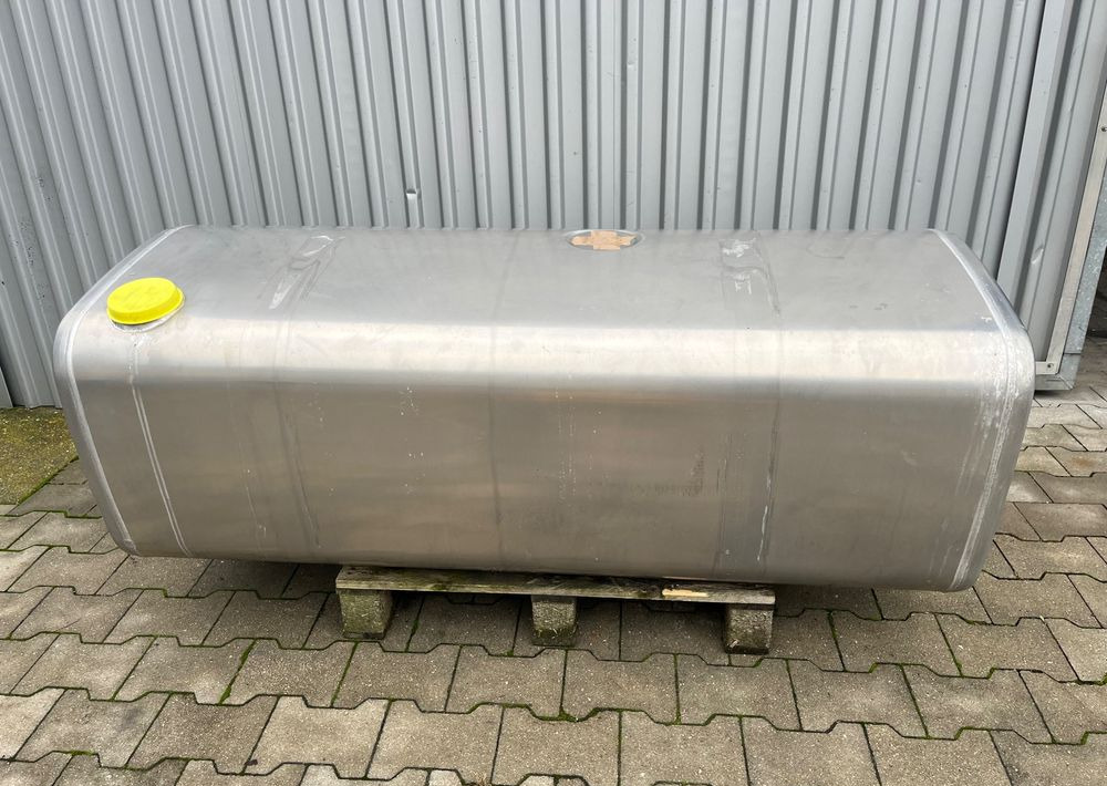 Zbiornik paliwa Volvo FH FM Renault 475 litrów bak low deck - Procesamiento de combustible para Camión: foto 1 Zbiornik paliwa Volvo FH FM Renault 475 litrów bak low deck - Procesamiento de combustible para Camión: foto 1