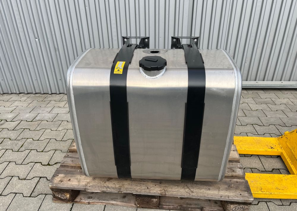 Zbiornik paliwa Volvo FH Renault 330 litrów bak jak nowy - Procesamiento de combustible para Camión: foto 1 Zbiornik paliwa Volvo FH Renault 330 litrów bak jak nowy - Procesamiento de combustible para Camión: foto 1