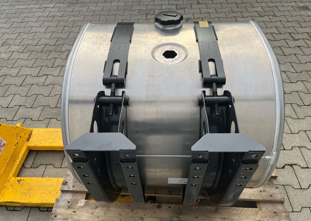 Zbiornik paliwa Volvo FH Renault 330 litrów bak jak nowy - Procesamiento de combustible para Camión: foto 4 Zbiornik paliwa Volvo FH Renault 330 litrów bak jak nowy - Procesamiento de combustible para Camión: foto 4
