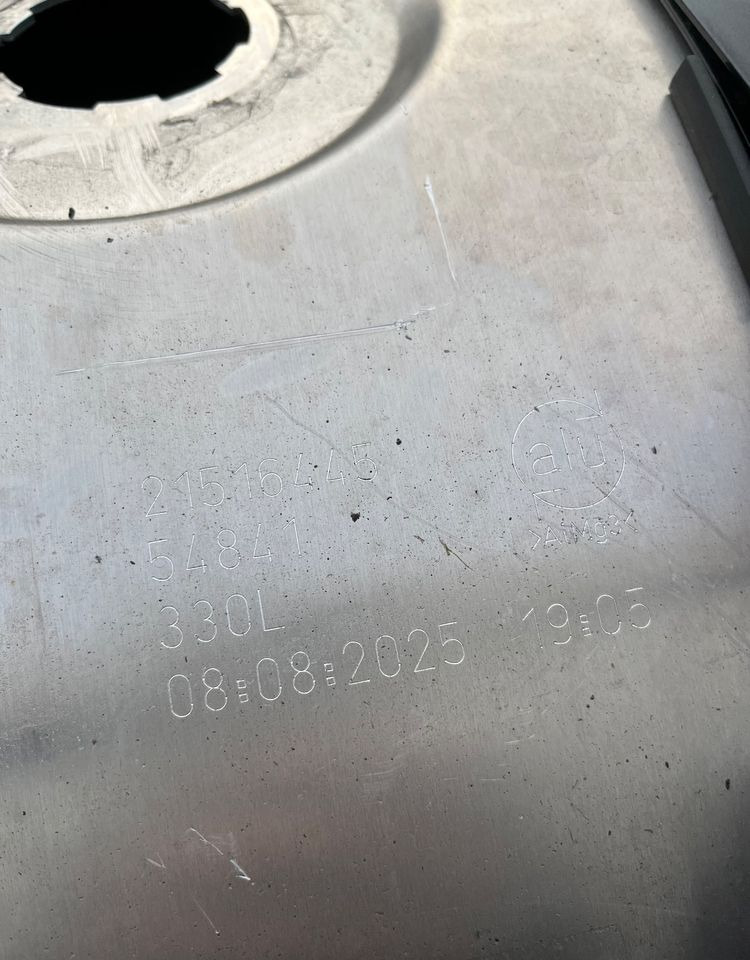 Zbiornik paliwa Volvo FH Renault 330 litrów bak jak nowy - Procesamiento de combustible para Camión: foto 5 Zbiornik paliwa Volvo FH Renault 330 litrów bak jak nowy - Procesamiento de combustible para Camión: foto 5