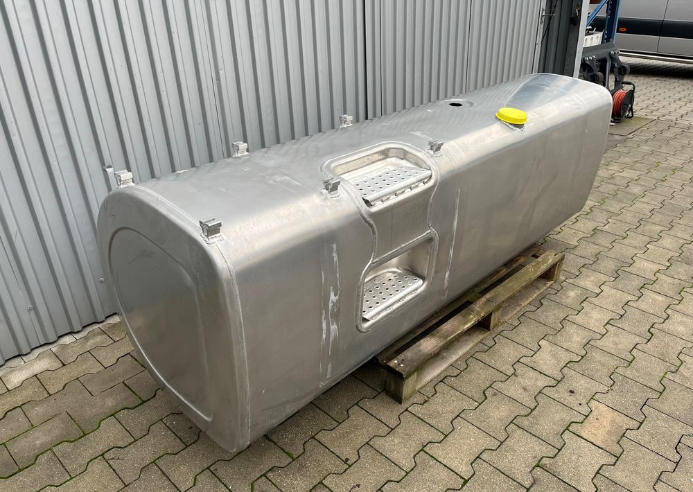 Zbiornik paliwa Volvo FH Renault 900 litrów bak jak nowy - Procesamiento de combustible para Camión: foto 3 Zbiornik paliwa Volvo FH Renault 900 litrów bak jak nowy - Procesamiento de combustible para Camión: foto 3