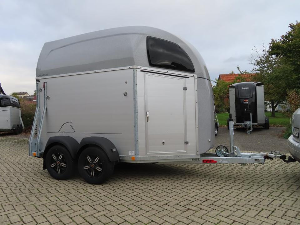 Böckmann Pferdeanhänger, Champion R,Flügeltür, Sattelka. 100 k - Remolque para caballos: foto 2 Böckmann Pferdeanhänger, Champion R,Flügeltür, Sattelka. 100 k - Remolque para caballos: foto 2