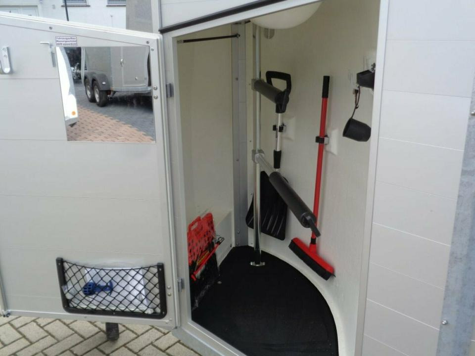 Böckmann Pferdeanhänger Champion R Sattelkammer Aluboden - Remolque para caballos: foto 3 Böckmann Pferdeanhänger Champion R Sattelkammer Aluboden - Remolque para caballos: foto 3