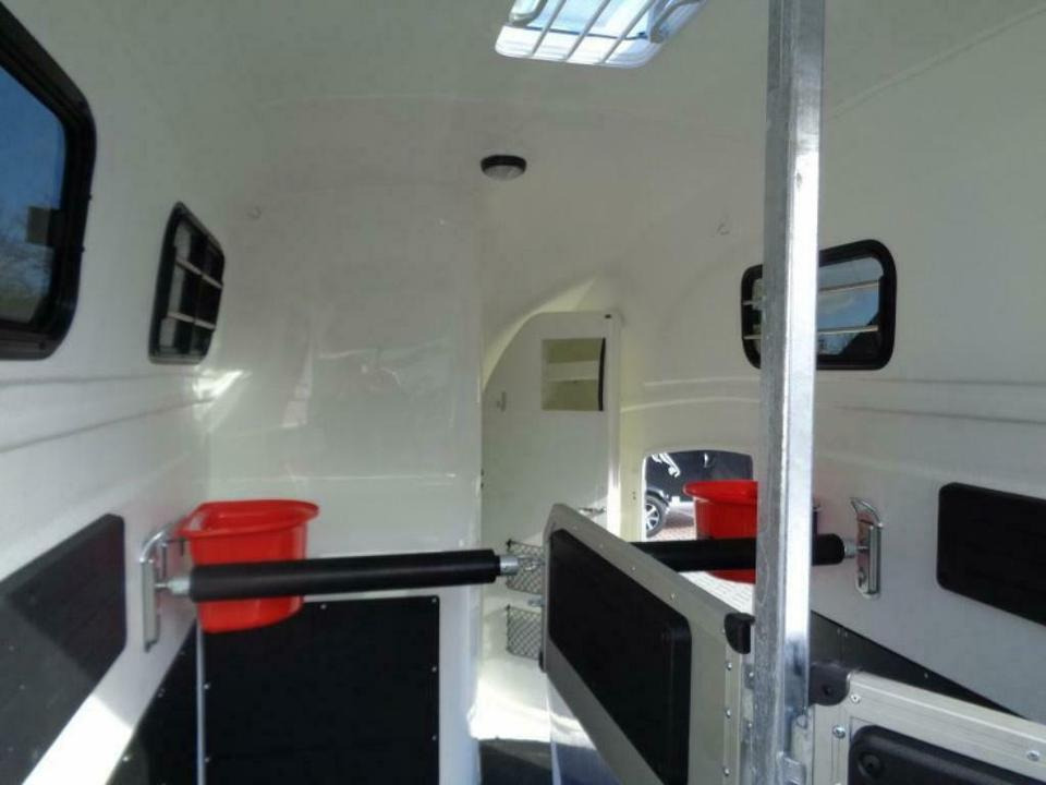 Remolque para caballos Böckmann, Pferdeanhänger, Grand Master SR, WCF, 100 km/h: foto 9 Remolque para caballos Böckmann, Pferdeanhänger, Grand Master SR, WCF, 100 km/h: foto 9