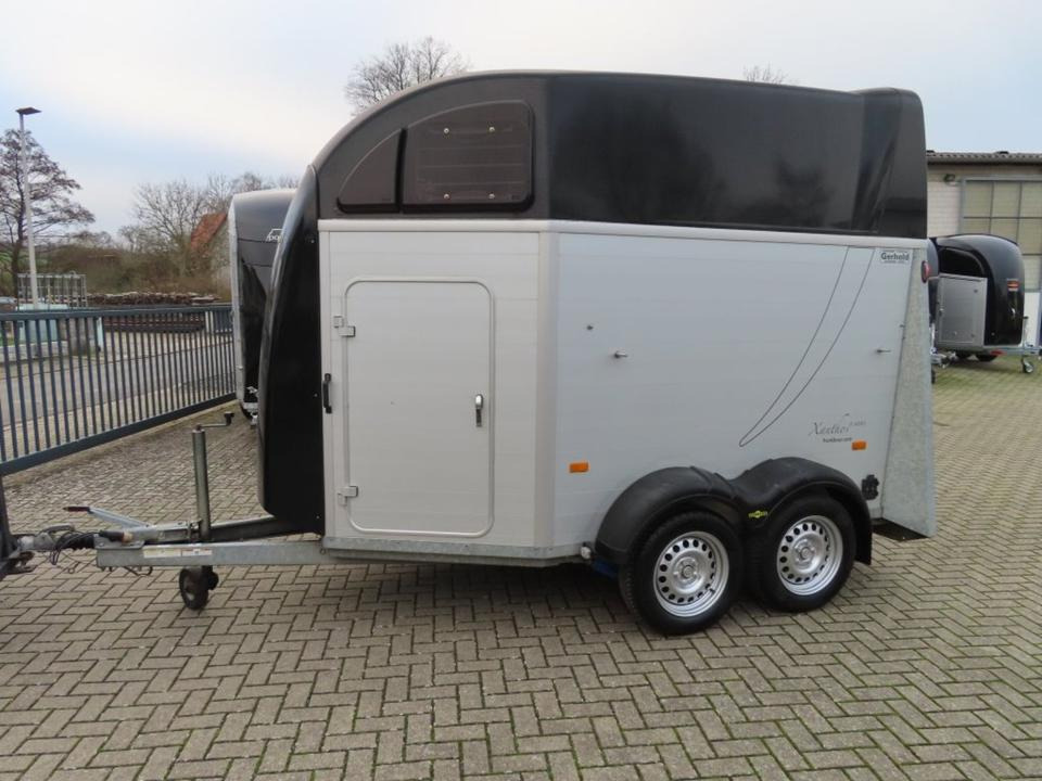 Pferdeanhänger Humbaur, Xanthos Aero, 100 km/h Sattelkammer - Remolque para caballos: foto 2 Pferdeanhänger Humbaur, Xanthos Aero, 100 km/h Sattelkammer - Remolque para caballos: foto 2