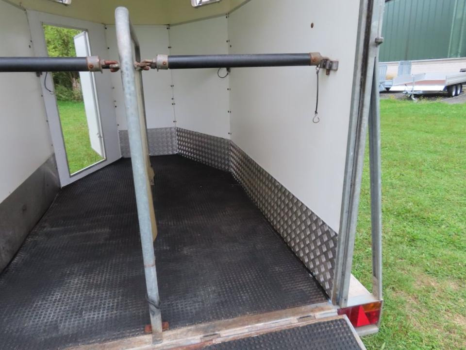 Vieh - Pferdeanhänger, PKW Anhänger, Henra, TÜV NEU - Remolque para caballos: foto 4 Vieh - Pferdeanhänger, PKW Anhänger, Henra, TÜV NEU - Remolque para caballos: foto 4