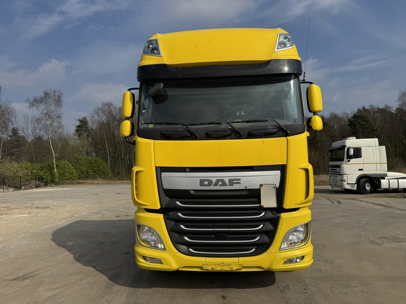 DAF 106 XF 460 Super Space Cab (MANUAL GEARBOX / BOITE MANUELLE / EURO 6) - Cabeza tractora: foto 2 DAF 106 XF 460 Super Space Cab (MANUAL GEARBOX / BOITE MANUELLE / EURO 6) - Cabeza tractora: foto 2