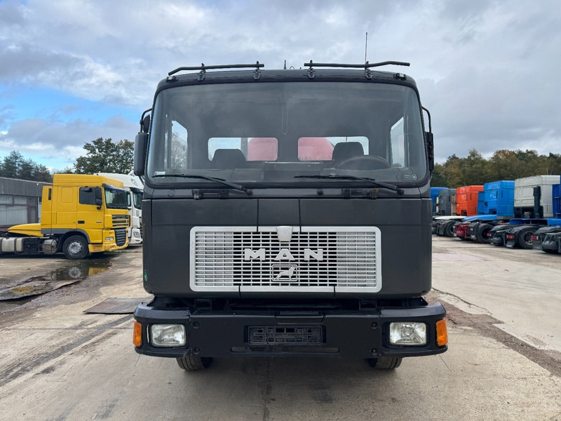 MAN 18.232 (8000 L / 6 CYLINDER WITH MANUAL PUMP / STEEL SUSPENSION) - Limpieza de alcantarillado: foto 2 MAN 18.232 (8000 L / 6 CYLINDER WITH MANUAL PUMP / STEEL SUSPENSION) - Limpieza de alcantarillado: foto 2