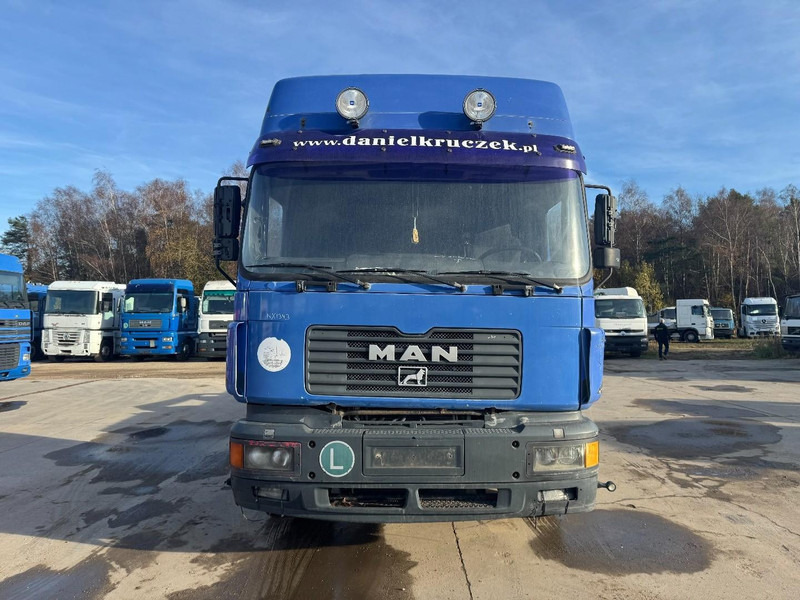 MAN 26.410 (BIG AXLE / 10 TIRES / 6X4 / 6 CYLINDER / MANUAL GEARBOX) - Camión chasis: foto 2 MAN 26.410 (BIG AXLE / 10 TIRES / 6X4 / 6 CYLINDER / MANUAL GEARBOX) - Camión chasis: foto 2