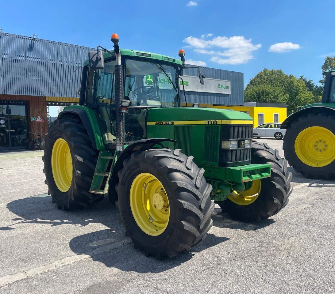 JOHN DEERE 6810 - Tractor: foto 3 JOHN DEERE 6810 - Tractor: foto 3