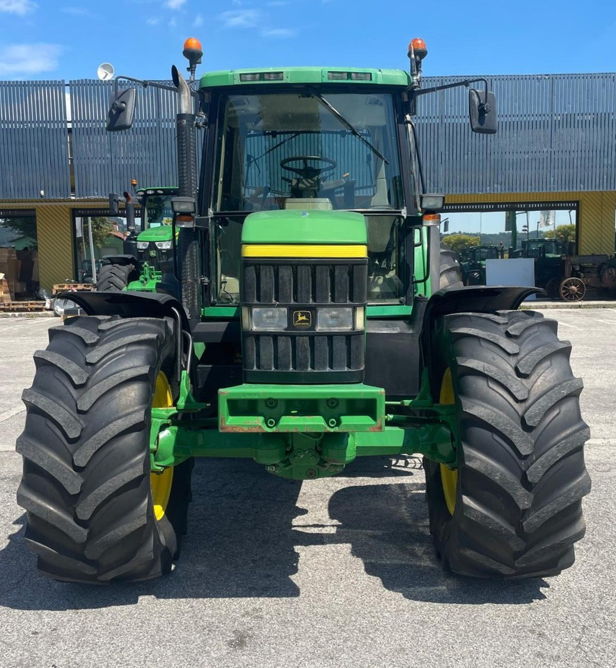 JOHN DEERE 6810 - Tractor: foto 2 JOHN DEERE 6810 - Tractor: foto 2