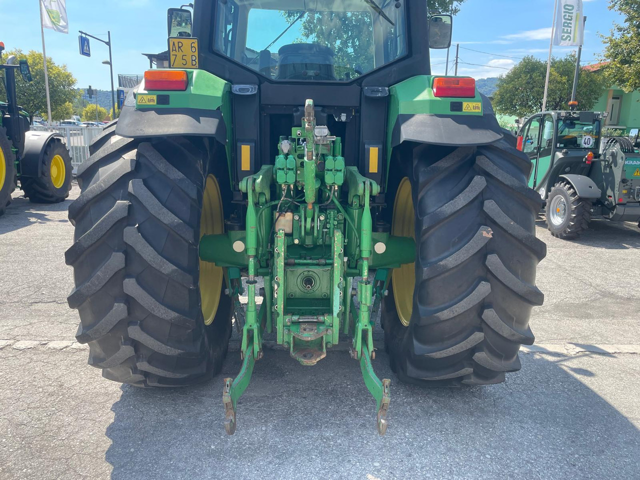 JOHN DEERE 6810 - Tractor: foto 4 JOHN DEERE 6810 - Tractor: foto 4