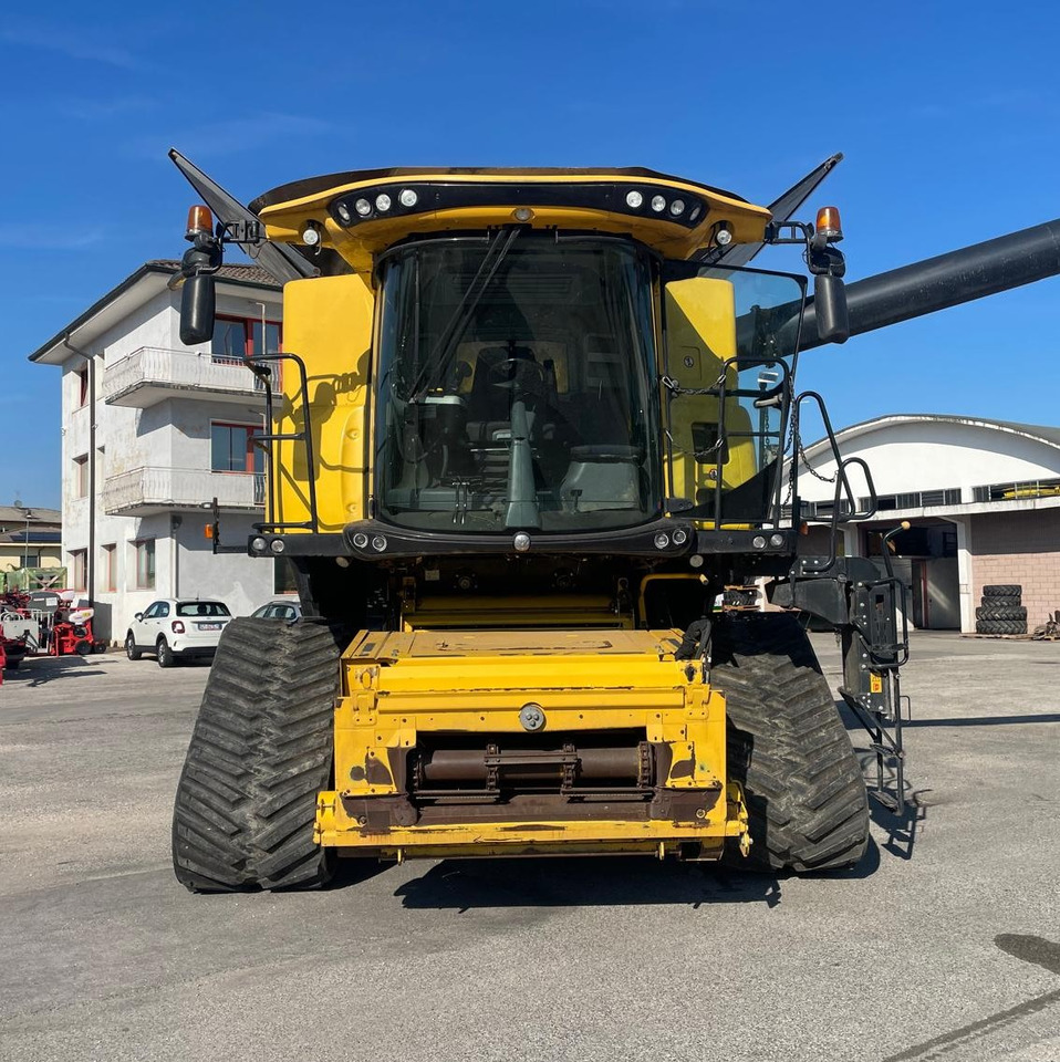 NEW HOLLAND MIETITREBBIA CR 9.90 - Cosechadora de granos: foto 3 NEW HOLLAND MIETITREBBIA CR 9.90 - Cosechadora de granos: foto 3