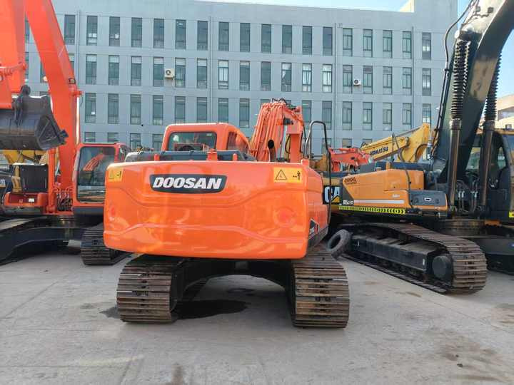 Leasing de  Excellent Condition Korea Brand Dooan Dx140  Excavator in Stock  Used Doosan Dx140 225 300 Excavator Low Working Hours  on Sale [ Copy ] [ Copy ] Excellent Condition Korea Brand Dooan Dx140  Excavator in Stock  Used Doosan Dx140 225 300 Excavator Low Working Hours  on Sale [ Copy ] [ Copy ]: foto 6