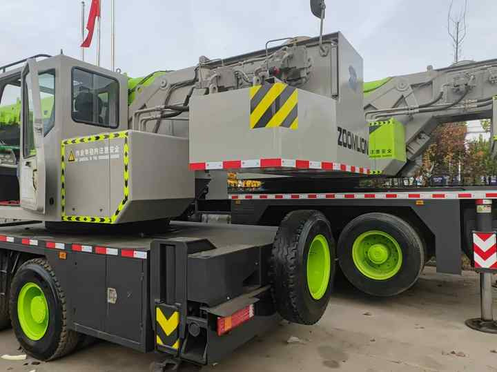 Second Hand ZOOMLION 25 Ton ZTC250V531 30 Ton ZTC300V532 70 Ton ZTC700H6 Hydraulmic Mobile Truck Crane on Sale - Autogrúa: foto 5 Second Hand ZOOMLION 25 Ton ZTC250V531 30 Ton ZTC300V532 70 Ton ZTC700H6 Hydraulmic Mobile Truck Crane on Sale - Autogrúa: foto 5