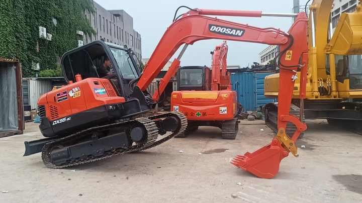 Used Mini Excavator DX55-9C Doosan Excavator 5 Tonnes High Performance Low Price for Sale Dh55 Dh60 Dx55 Dx60 in Stock - Miniexcavadora: foto 2 Used Mini Excavator DX55-9C Doosan Excavator 5 Tonnes High Performance Low Price for Sale Dh55 Dh60 Dx55 Dx60 in Stock - Miniexcavadora: foto 2