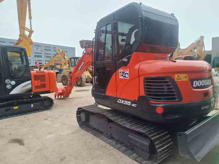 Used Mini Excavator DX55-9C Doosan Excavator 5 Tonnes High Performance Low Price for Sale Dh55 Dh60 Dx55 Dx60 in Stock - Miniexcavadora: foto 5 Used Mini Excavator DX55-9C Doosan Excavator 5 Tonnes High Performance Low Price for Sale Dh55 Dh60 Dx55 Dx60 in Stock - Miniexcavadora: foto 5