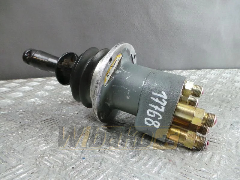 Case 1088 P4743324M - Válvula hidráulica para Maquinaria de construcción: foto 1 Case 1088 P4743324M - Válvula hidráulica para Maquinaria de construcción: foto 1