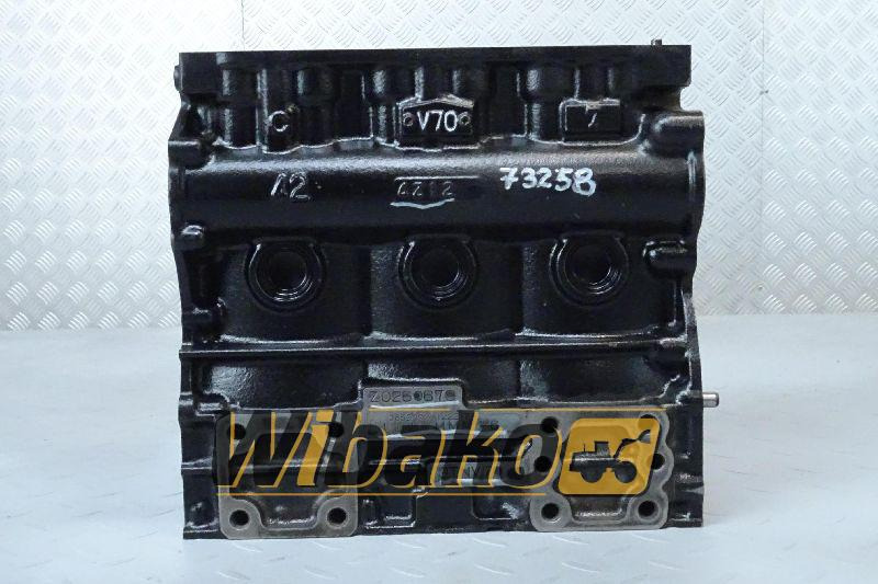 Crankcase for engine Yanmar 3TNV70 1222124 - Cárter para Maquinaria de construcción: foto 1 Crankcase for engine Yanmar 3TNV70 1222124 - Cárter para Maquinaria de construcción: foto 1