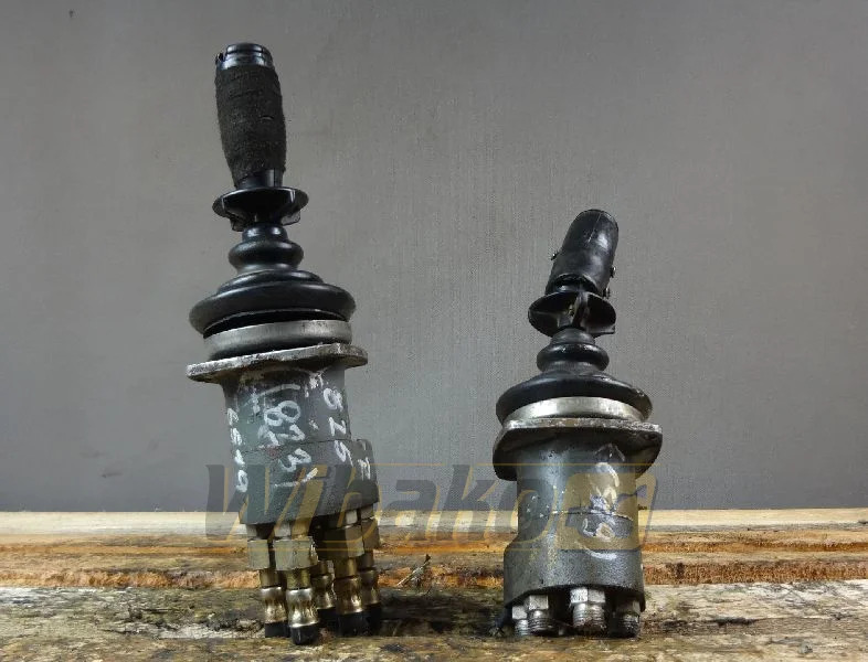 Rexroth 4TH6U52.13/5M - Válvula hidráulica para Maquinaria de construcción: foto 1 Rexroth 4TH6U52.13/5M - Válvula hidráulica para Maquinaria de construcción: foto 1