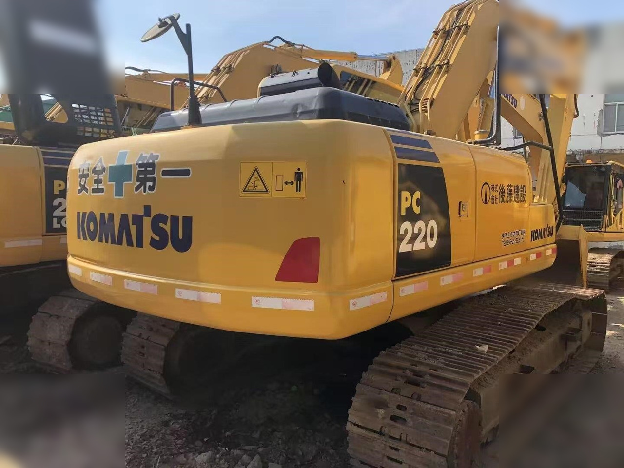 KOMATSU PC220-8 - Excavadora de cadenas: foto 3 KOMATSU PC220-8 - Excavadora de cadenas: foto 3