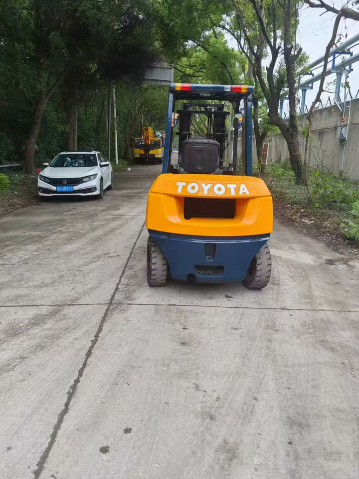TOYATA 5-TON - Plataforma de mástil vertical: foto 4 TOYATA 5-TON - Plataforma de mástil vertical: foto 4