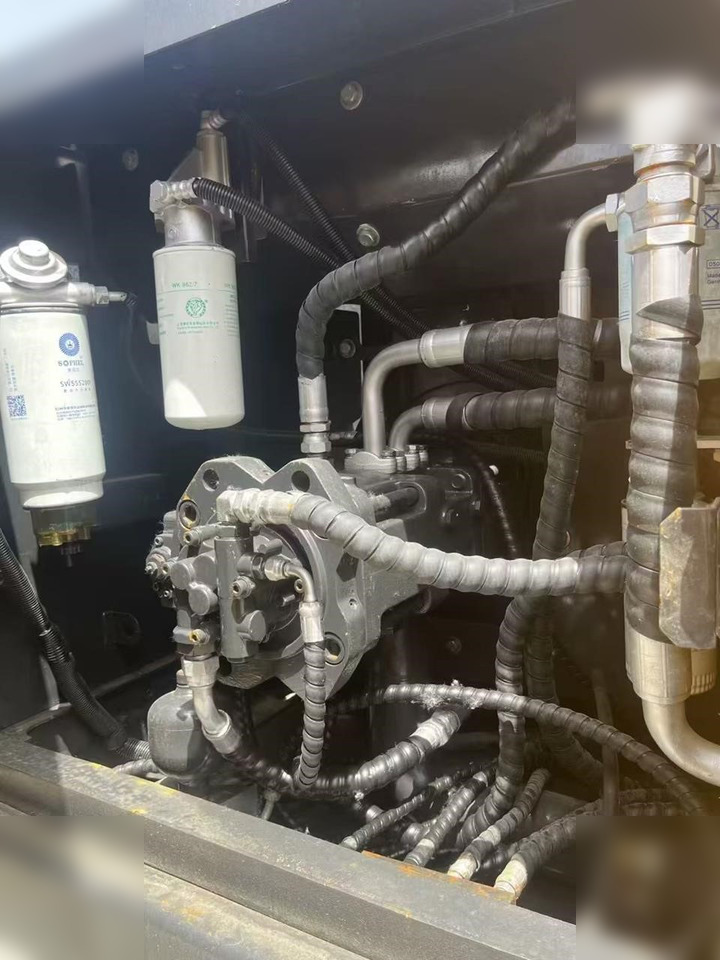 Excavadora de cadenas VOLVO EC240: foto 18