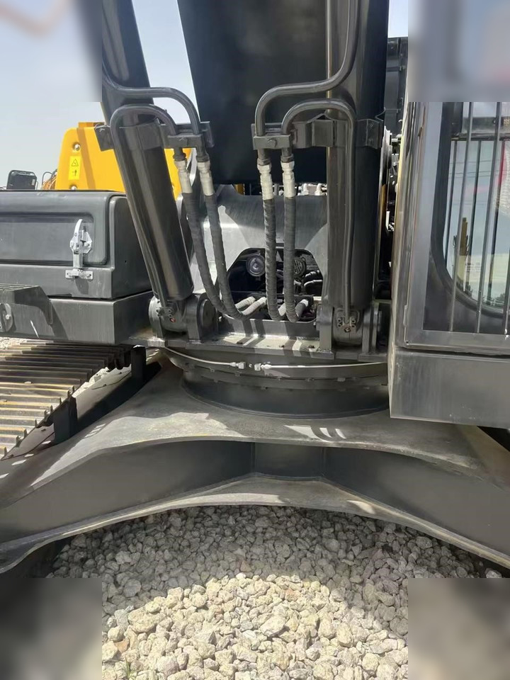 Excavadora de cadenas VOLVO EC240: foto 14