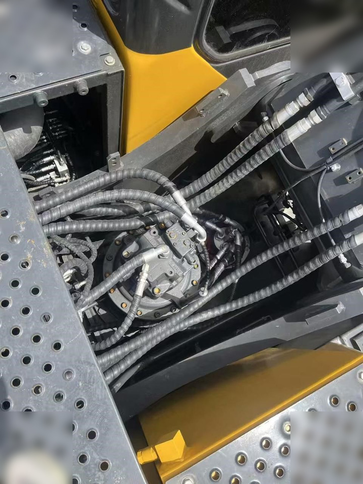 Excavadora de cadenas VOLVO EC240: foto 16