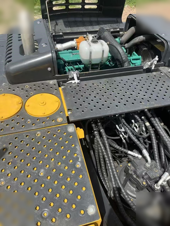 Excavadora de cadenas VOLVO EC240: foto 9