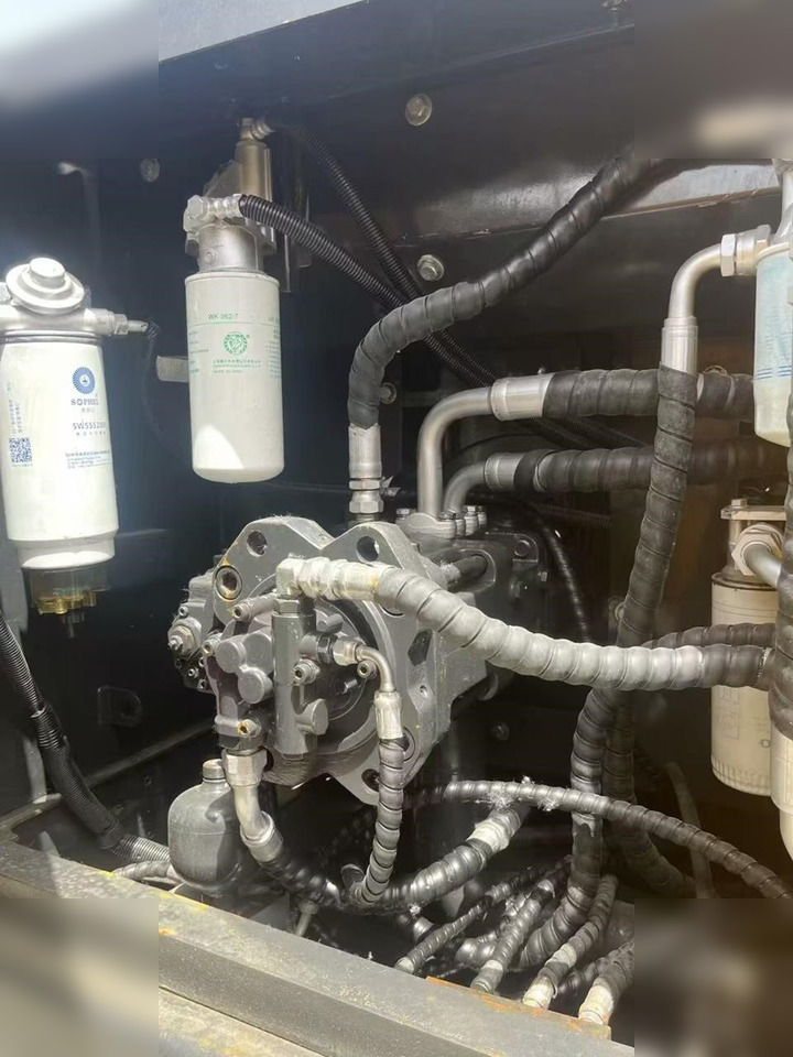 Excavadora de cadenas VOLVO EC240: foto 19