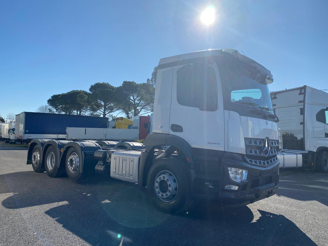 MERCEDES-BENZ AROCS 32.43 - Camión: foto 2 MERCEDES-BENZ AROCS 32.43 - Camión: foto 2
