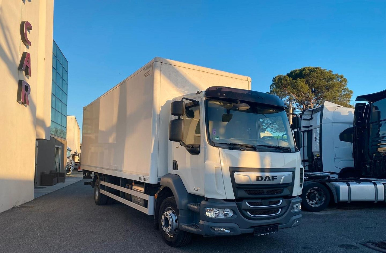 DAF LF 260 FA CASSONE E SPONDA 2021 - Camión caja cerrada: foto 2 DAF LF 260 FA CASSONE E SPONDA 2021 - Camión caja cerrada: foto 2