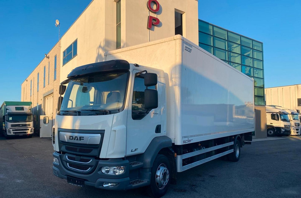 DAF LF 260 FA CASSONE E SPONDA 2021 - Camión caja cerrada: foto 1 DAF LF 260 FA CASSONE E SPONDA 2021 - Camión caja cerrada: foto 1