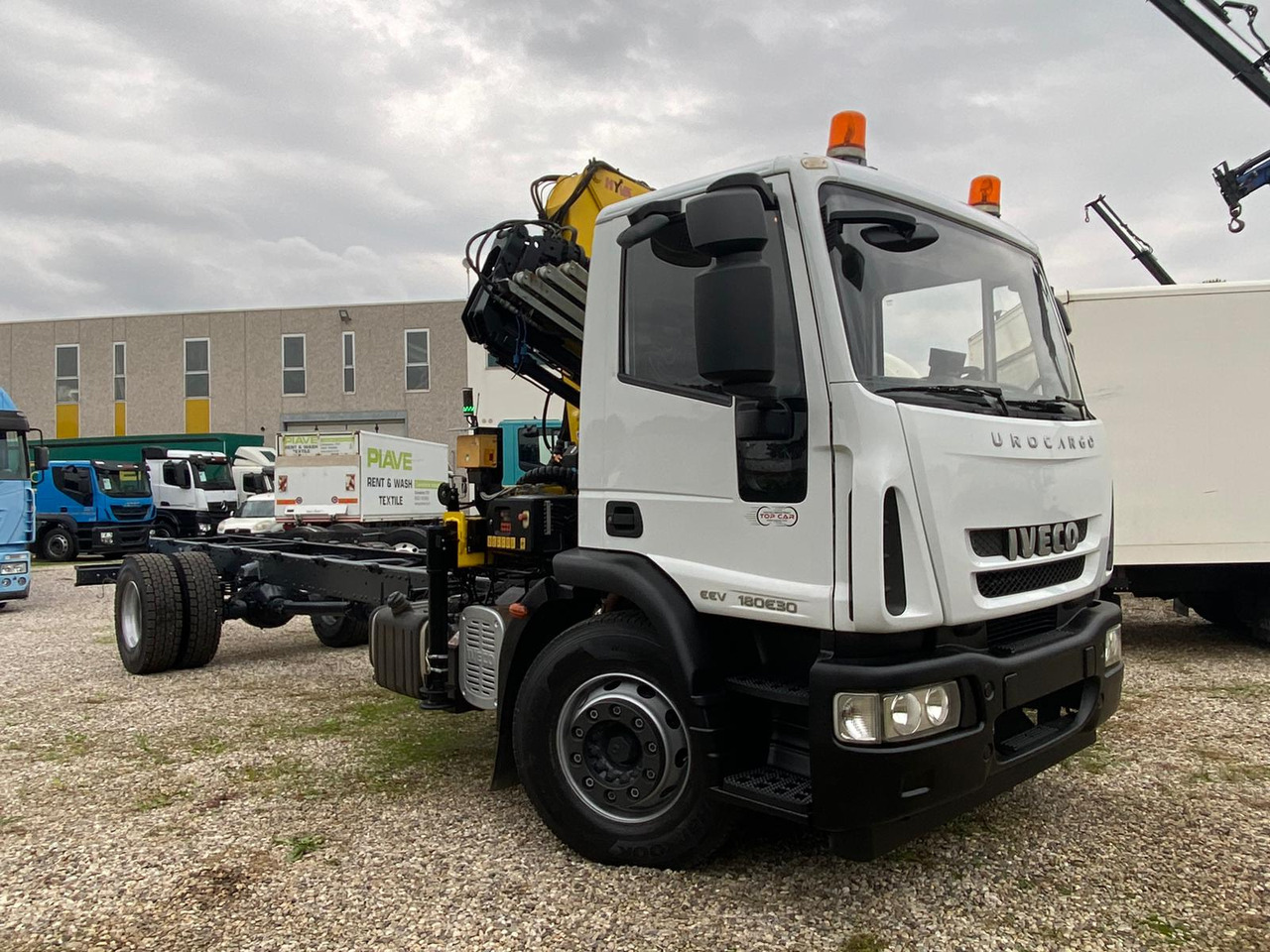 IVECO 180E30 - Camión chasis: foto 2 IVECO 180E30 - Camión chasis: foto 2