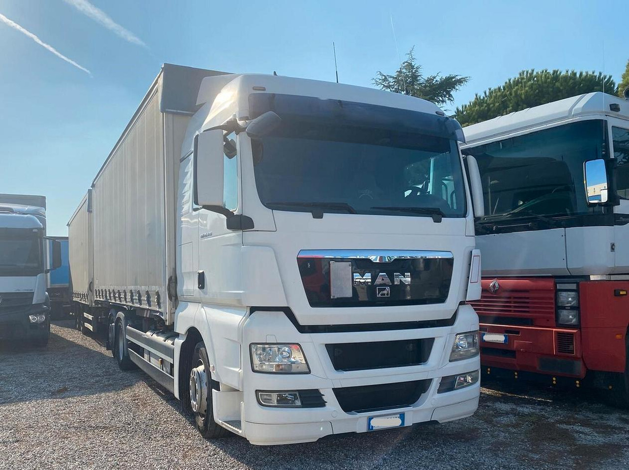 MAN TGX 26.440 CASSONE CENTINATO 2011 - Camión lona: foto 2 MAN TGX 26.440 CASSONE CENTINATO 2011 - Camión lona: foto 2