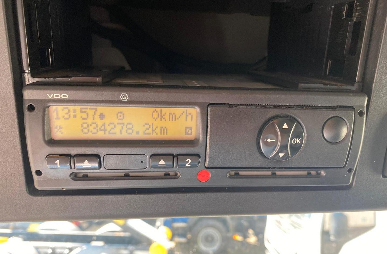MERCEDES ANTOS 18.33 CASSONE ISOTERMICO E SPONDA - Camión frigorífico: foto 5 MERCEDES ANTOS 18.33 CASSONE ISOTERMICO E SPONDA - Camión frigorífico: foto 5