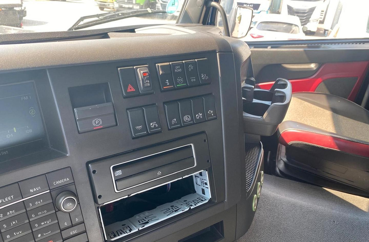 VOLVO FM420 CASSONE FISSO EURO 6 2015 - Camión caja abierta: foto 4 VOLVO FM420 CASSONE FISSO EURO 6 2015 - Camión caja abierta: foto 4