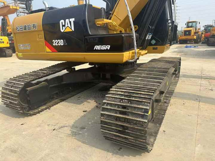 Certified Pre-Owned CAT 323DL | Heavy-Duty Excavator for Mining/ Construction - Price Negotiable! - Excavadora de cadenas: foto 5 Certified Pre-Owned CAT 323DL | Heavy-Duty Excavator for Mining/ Construction - Price Negotiable! - Excavadora de cadenas: foto 5
