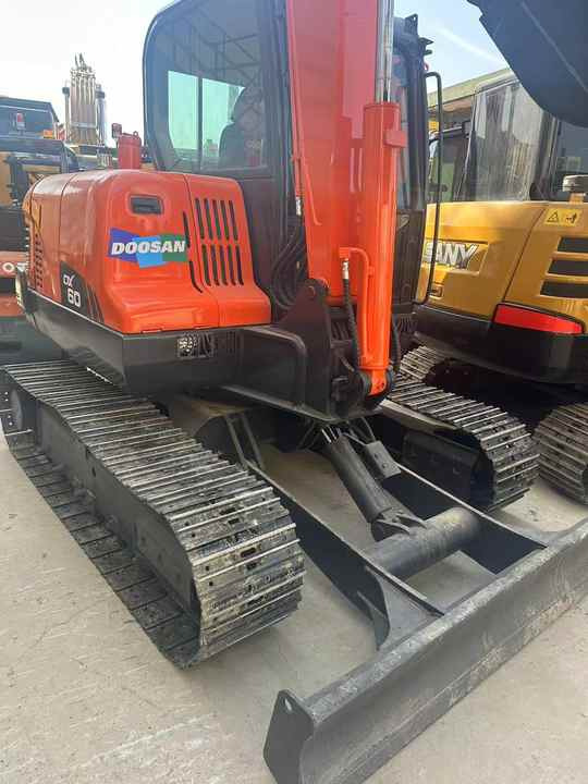 Second Hand Doosan Dx-60 Excavator for Sale - Excavadora de cadenas: foto 3 Second Hand Doosan Dx-60 Excavator for Sale - Excavadora de cadenas: foto 3