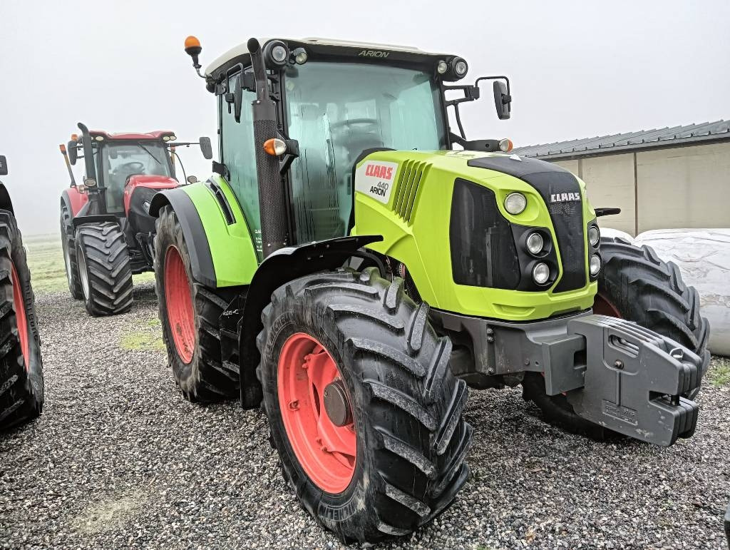 Claas Arion 440 - Tractor: foto 1 Claas Arion 440 - Tractor: foto 1